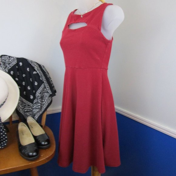 Maroon Knit Fit and Flare Sleeveless Dress - Picture 3 of 12